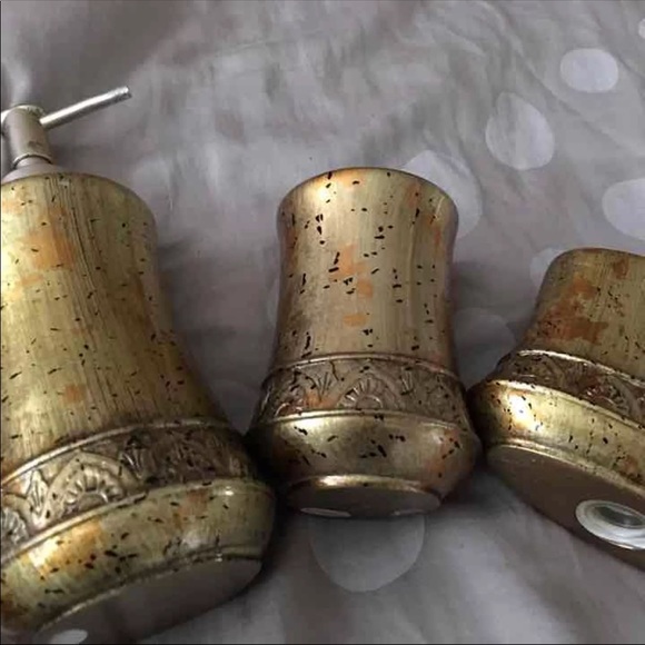 •ADORABLE BATHROOM BUNDLE - Picture 2 of 4